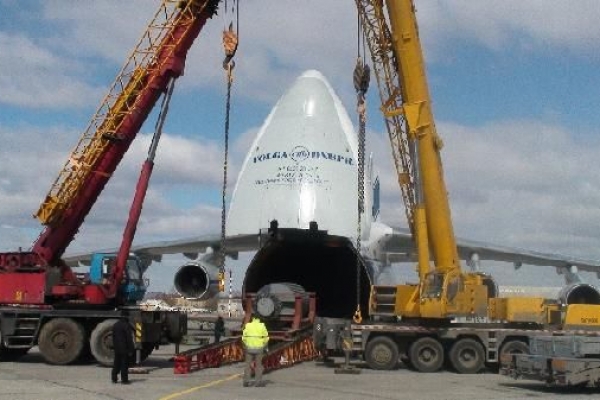 Погрузка ротора в самолет аэропорт Пулково-2