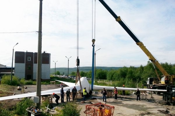 Монтаж ветрогенератора автокраном ЛИБХЕР