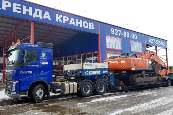 Volvo FM 500 в сцепке с низкорамным тралом 50тонн